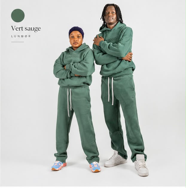 Ensemble de survêtement Lunøør vert sauge, porté par elle et lui
